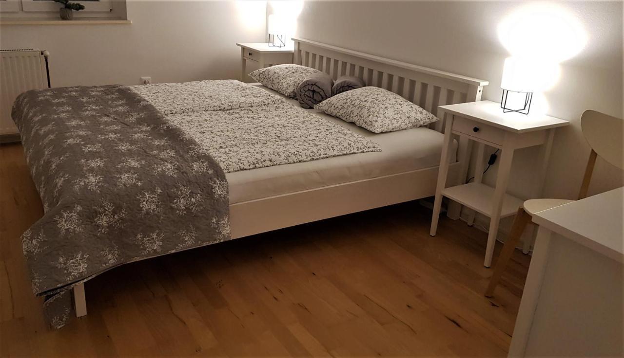 Blick Ueber Krems Mit Gartenpavillon Екстериор снимка